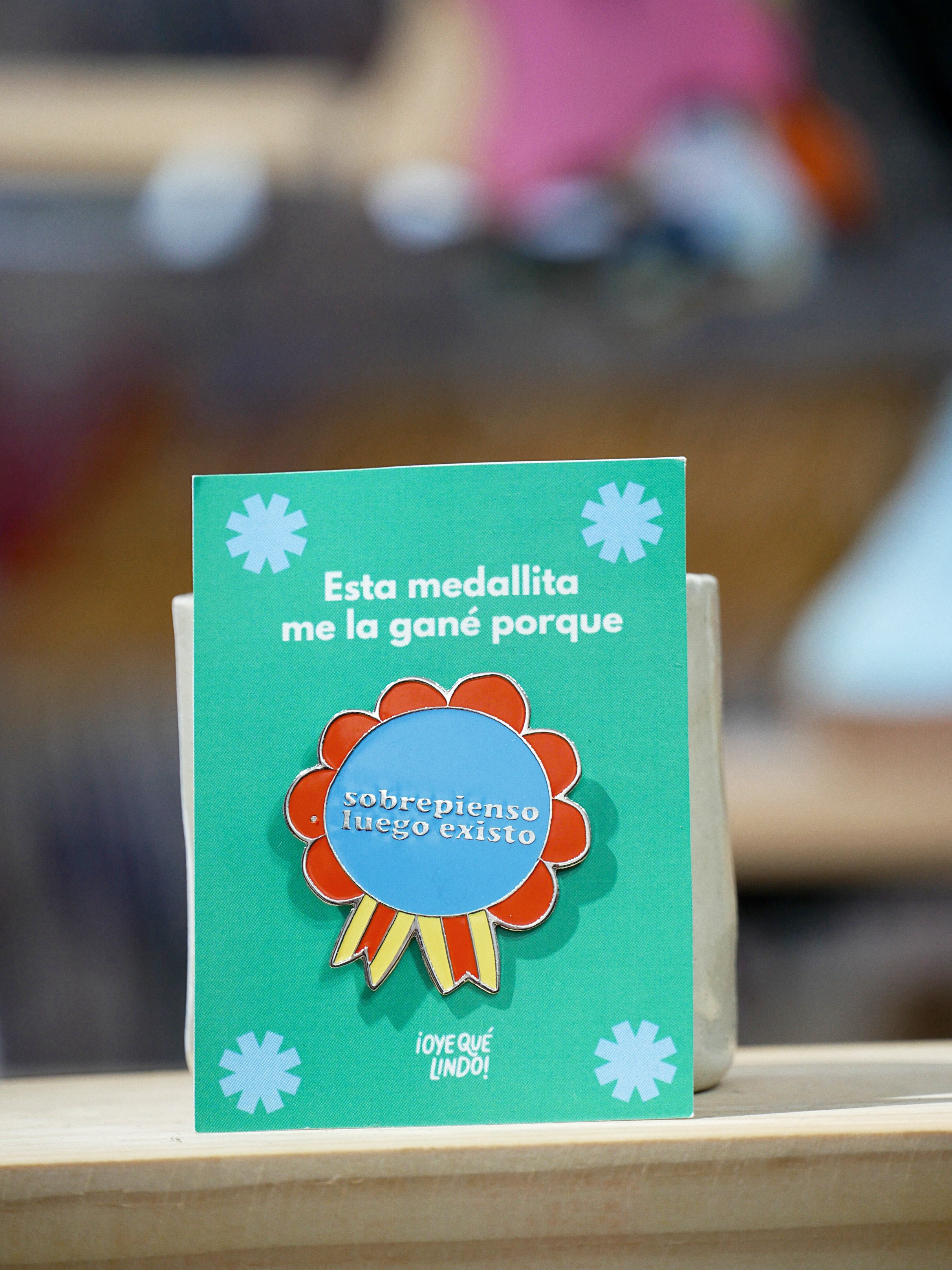 pin “sobrepienso luego existo”