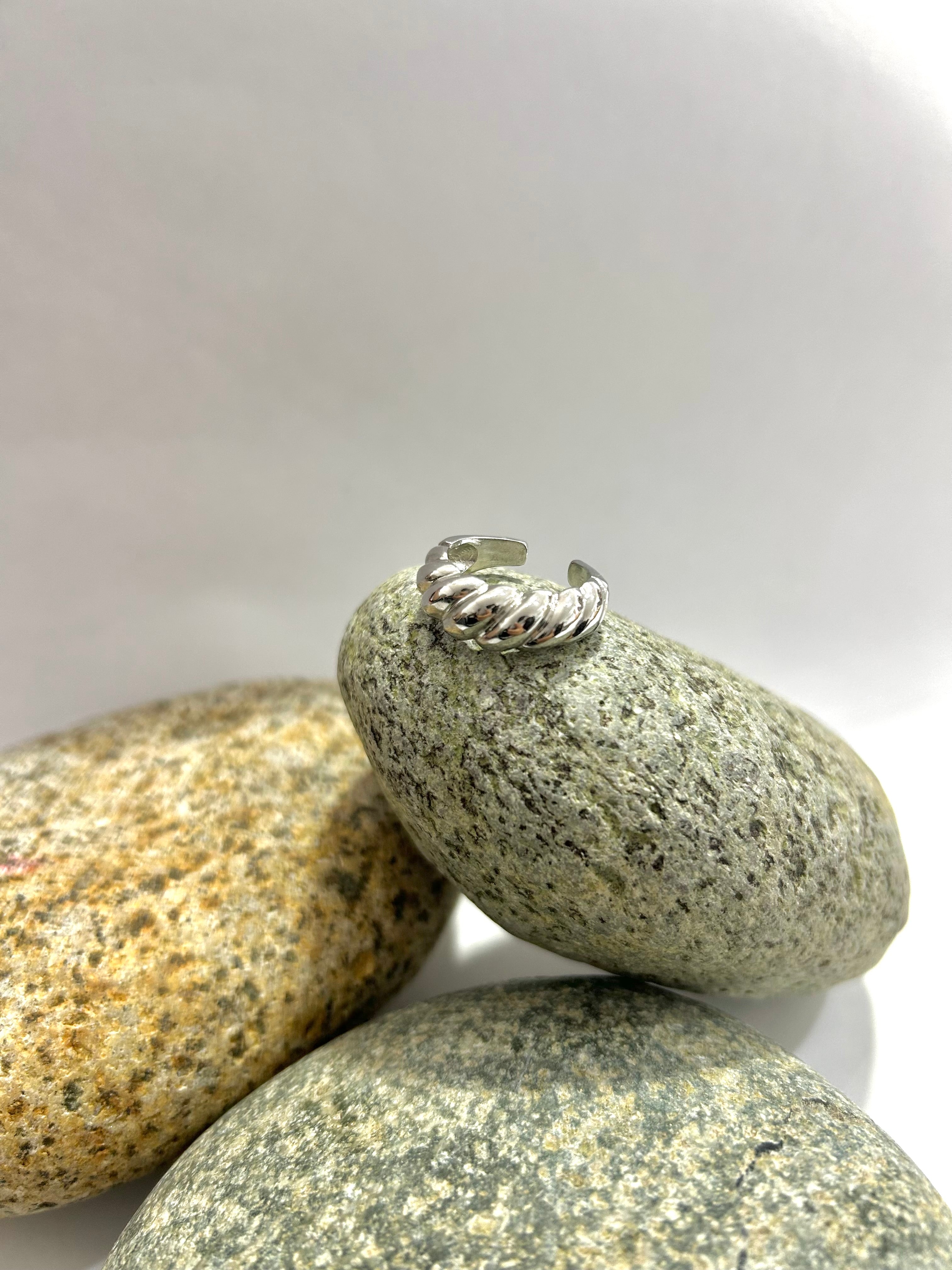 Croissant ring