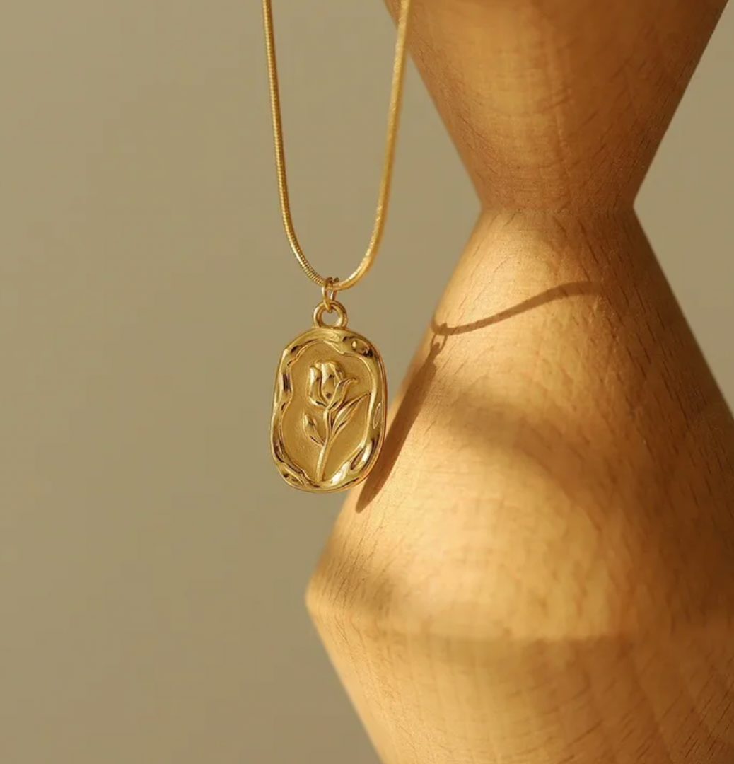 Rose necklace