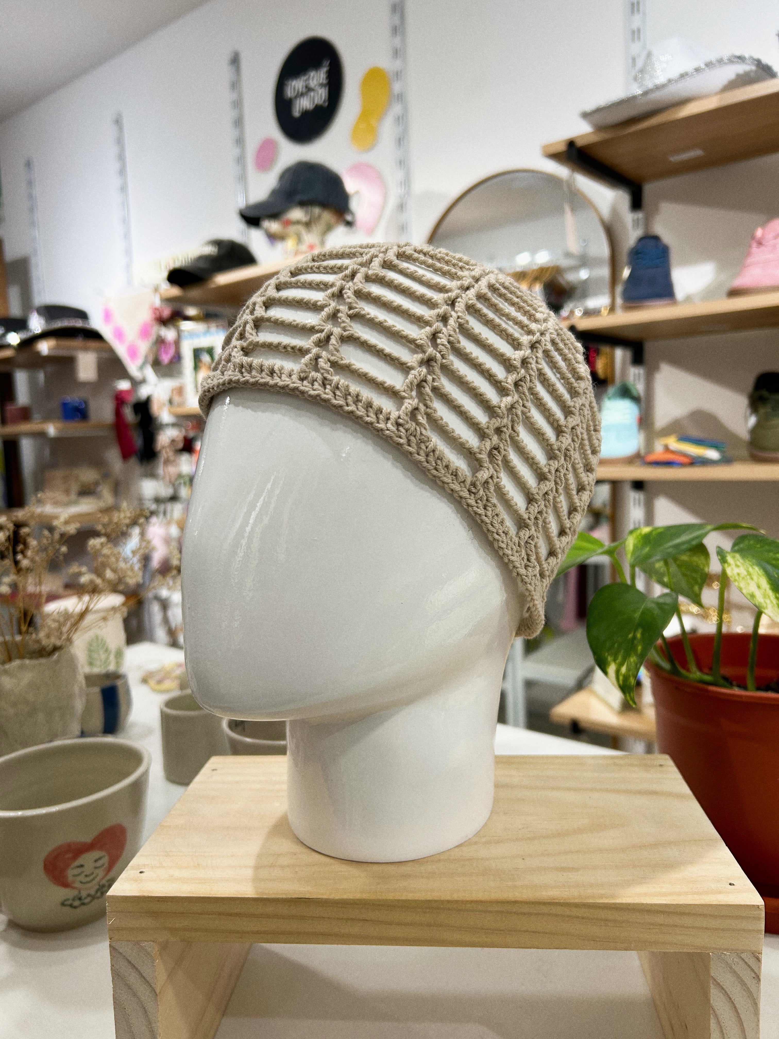 crochet hat- beige