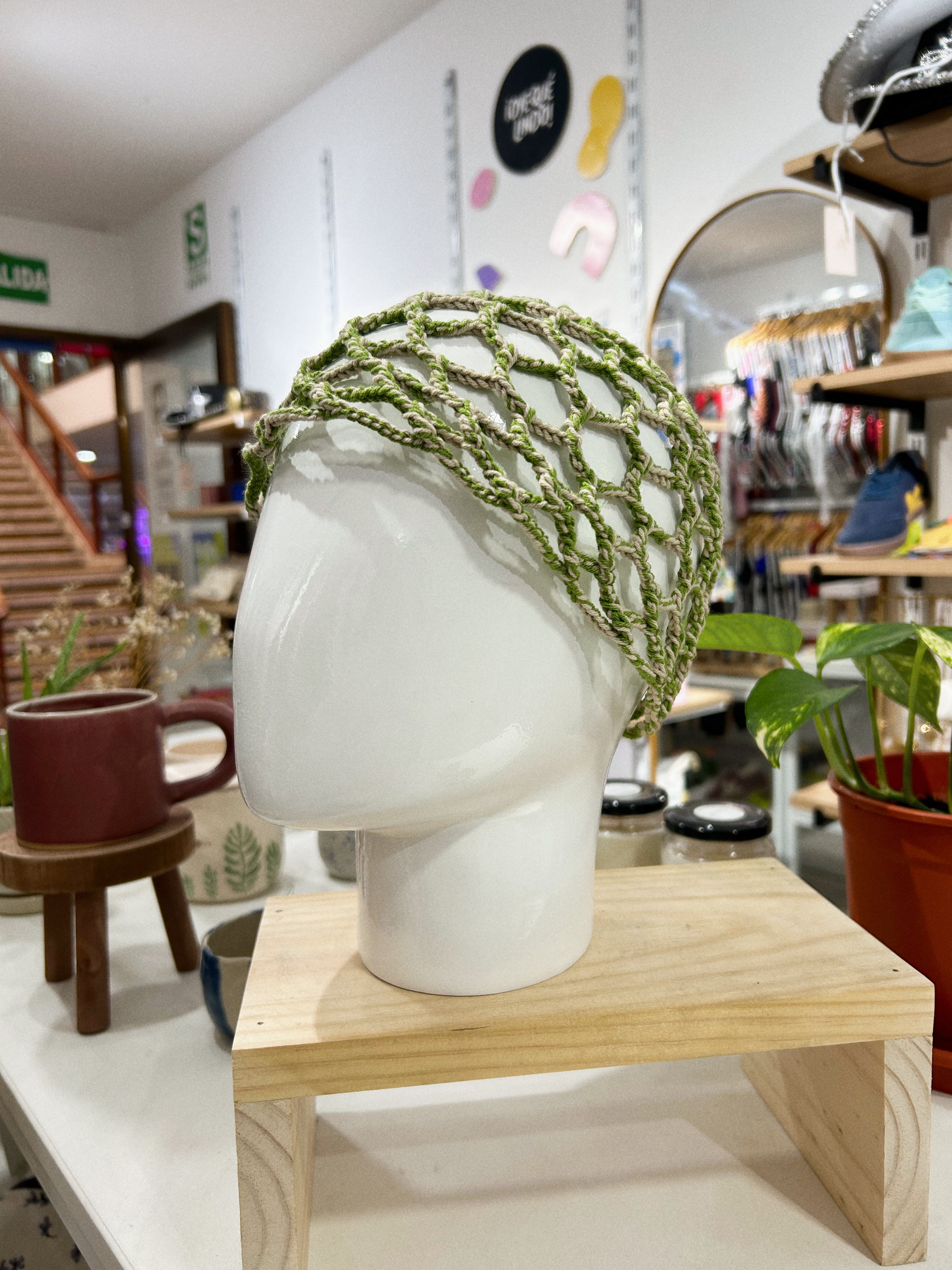 crochet hat - verde/beige