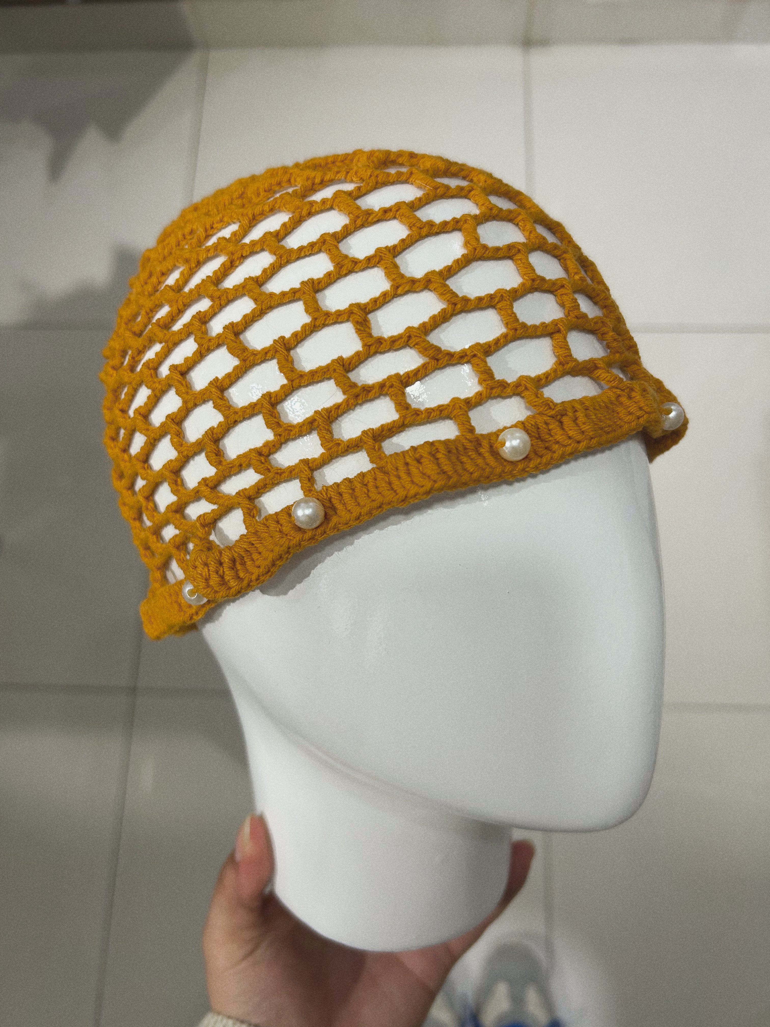crochet hat - mostaza