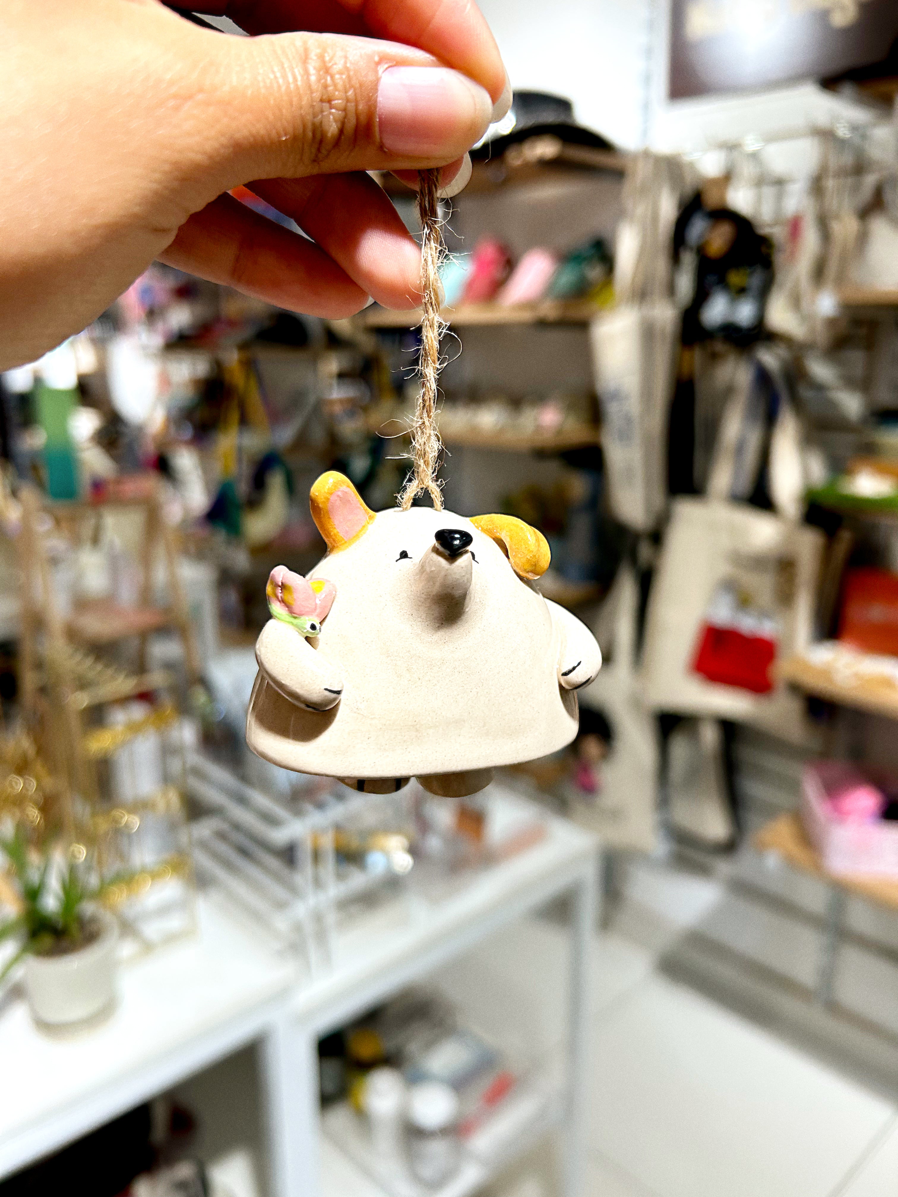 Campana perrito blanco