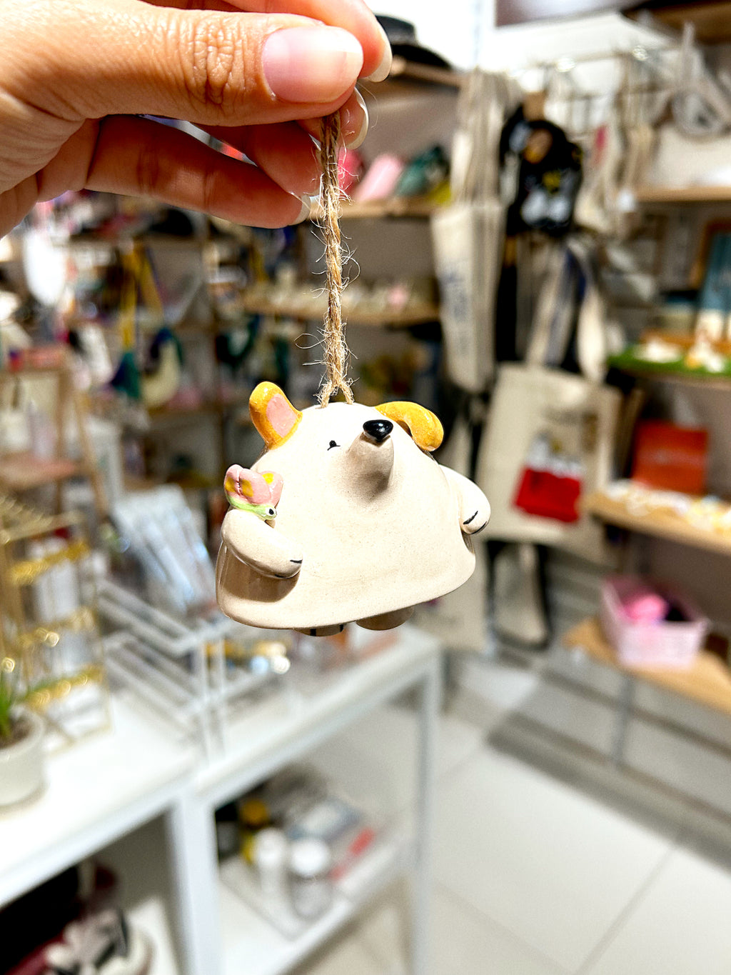 Campana perrito blanco