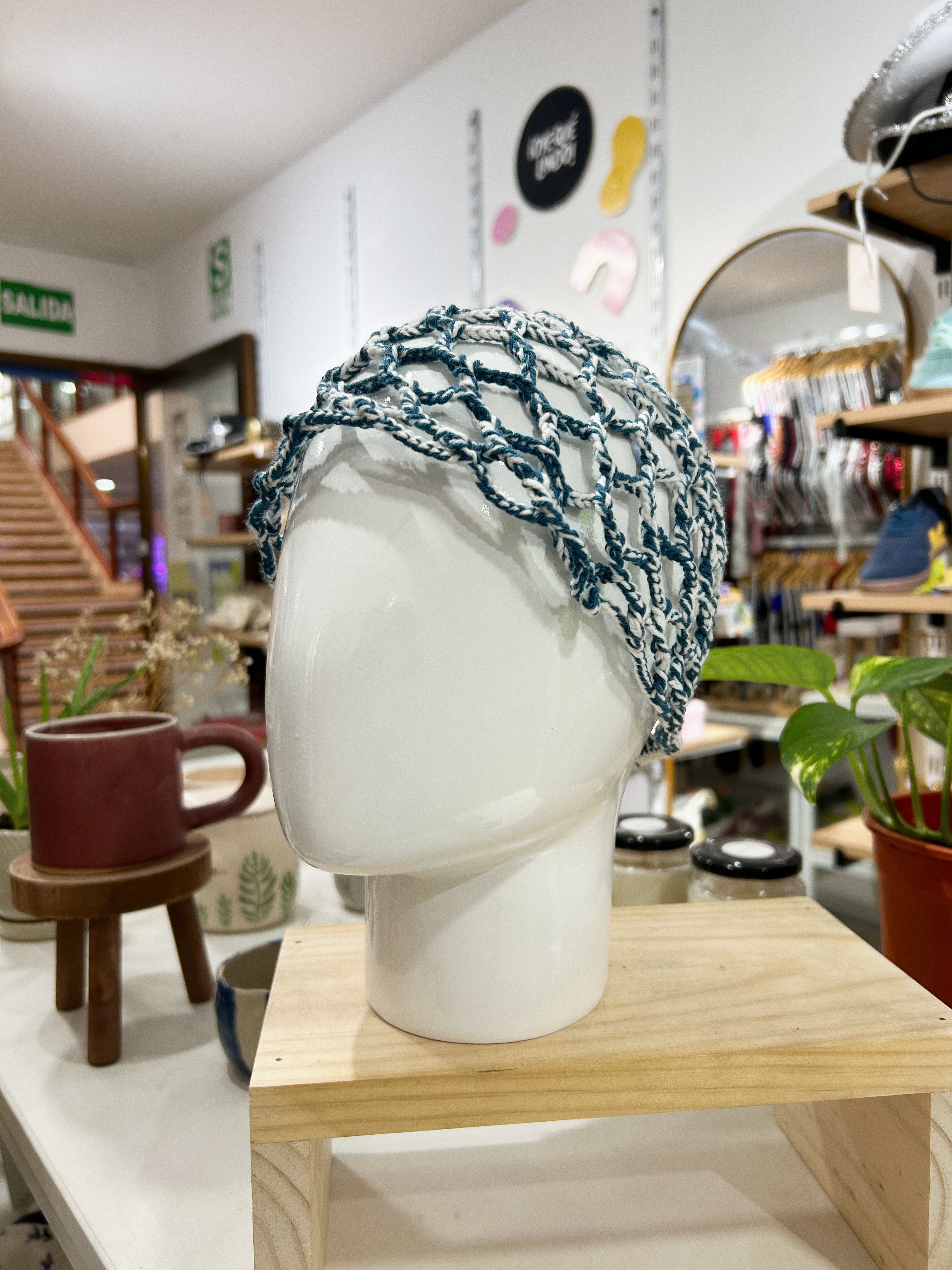 crochet hat - azul/blanco